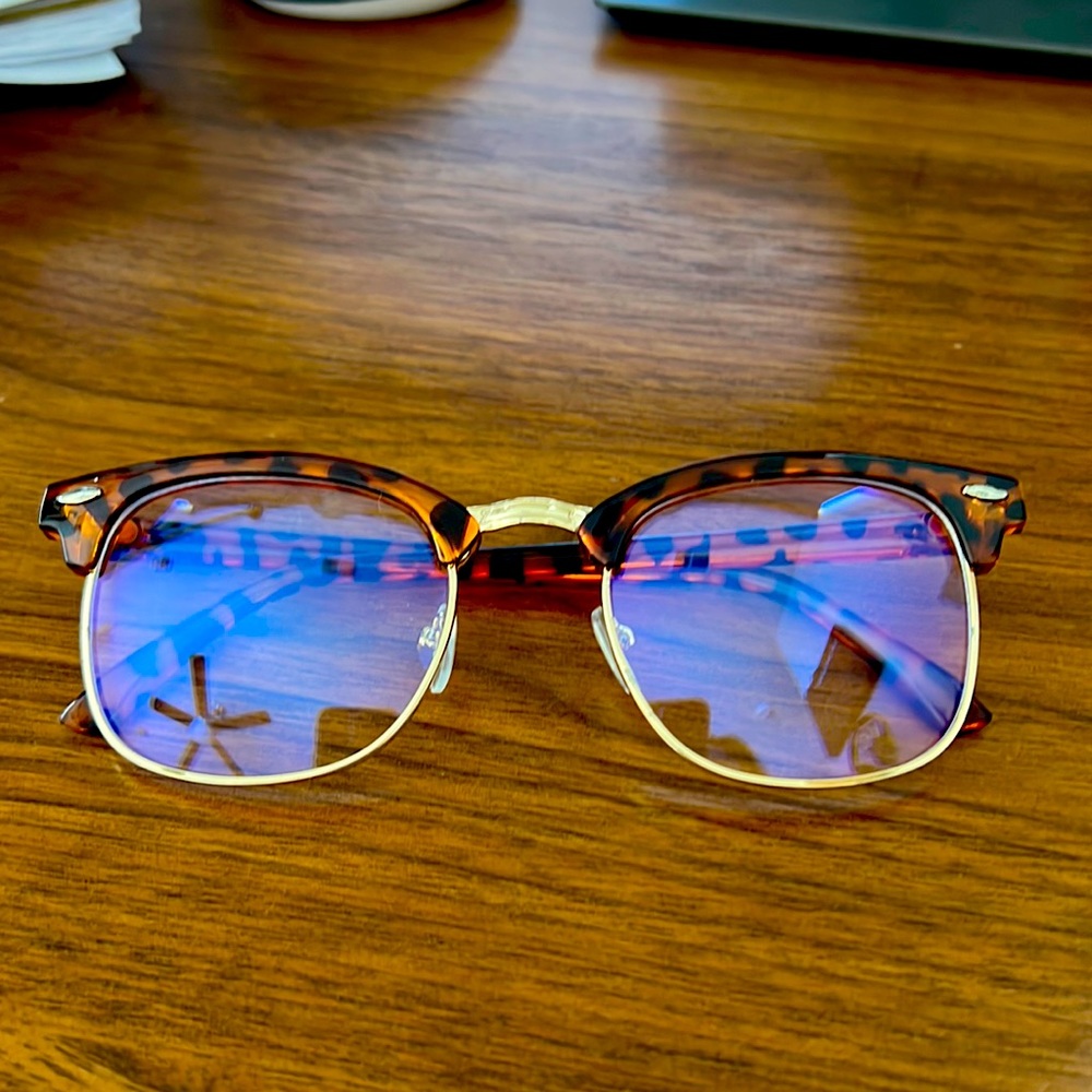 Brown fashion glasses with blue light reflective lenses